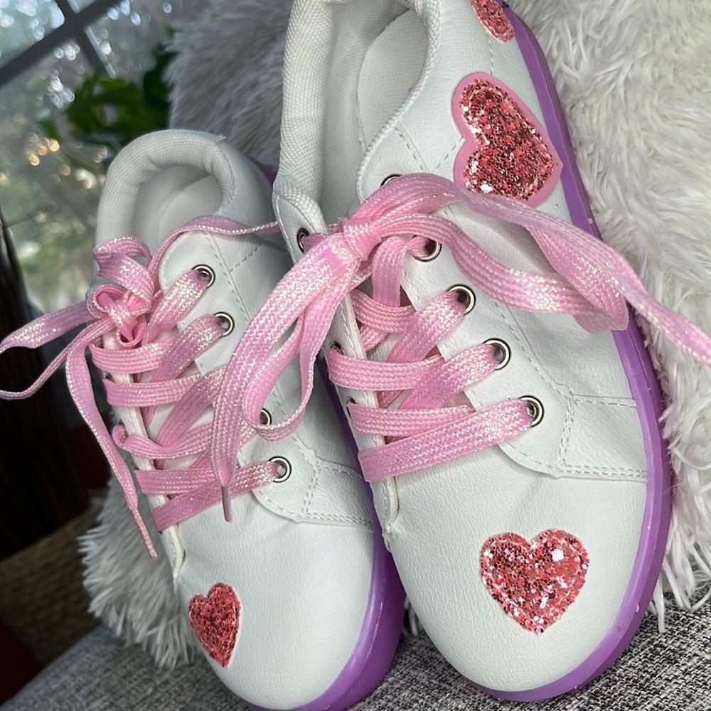 Girls White and pink heart shoes